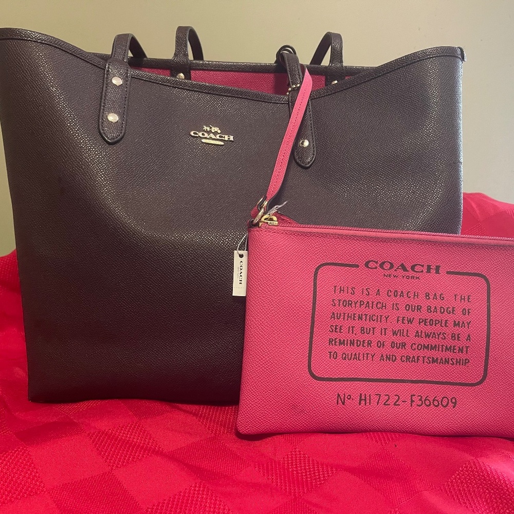 Coach purse with pouch